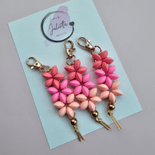 Load image into Gallery viewer, Flower Daisy Beaded Keychain - Blue Hue
